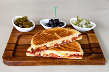 Turkish karisik atom Ayvalik tost ( kasarli bazlama tost) . Sucuklu, Kasarli, kavurmali karisik...
