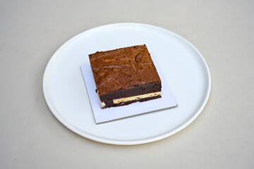 Close-up of homemade mug cakes with protein topping. Tek kisilik, adet yas pasta. Red velvet, Profiterol, meyveli, krokanli, frambuazli,  cikolatali yas pasta. Dogum gunu pastasi. Cilekli, frambuazli.