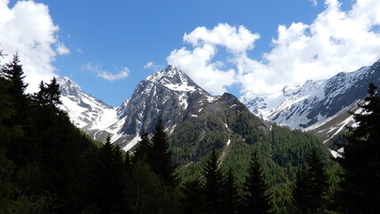 in der Mitte der Ganot 3102m, links der Glödis 3206m und rechts das Ralftal mit Kleinschober 3119m und Hochschober 3242m
