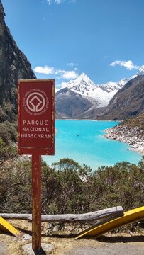 laguna paron no parque nacional huascar&aacute;n, peru 