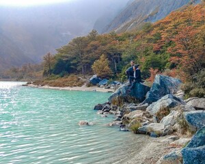 casal na laguna esmeralda, ushuaia, argentina