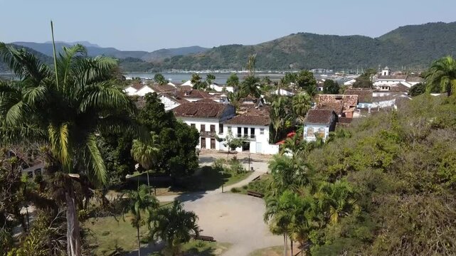 Pra&ccedil;a do centro hist&oacute;rico de paraty