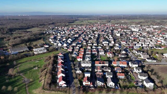 Luftaufnahme von der Gemeinde Messel, Landkreis Darmstadt-Dieburg, Hessen.