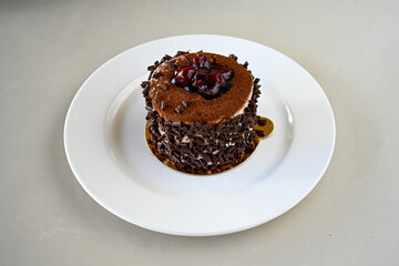 Close-up of homemade mug cakes with protein topping. Tek kisilik, adet yas pasta. Red velvet, Profiterol, meyveli, krokanli, cikolatali yas pasta. Dogum gunu pastasi.