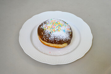 Donuts photoshoot. Food photography and editing. Cilekli, muzlu, Cikolatali donut.