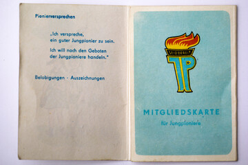 Detail eines Pionierausweis eines Jungpionier, DDR Jugendorganisation.