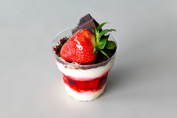 Close-up of homemade mug cakes with protein topping. Tek kisilik, adet yas pasta. Red velvet, Profiterol, meyveli, krokanli, frambuazli,  cikolatali yas pasta. Dogum gunu pastasi. Cilekli, frambuazli.