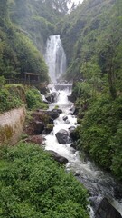 cascada de peguche, otavalo equador