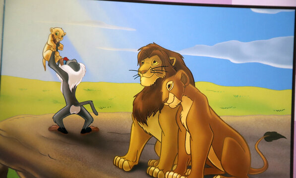 
Illustration of the birth of Simba the lion and his presentation to the animals of the jungle. Characters from the movie The Lion King by Disney.