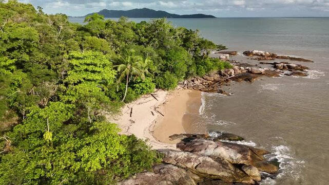 Herm&iacute;nio Beach - Parque Natural Municipal Costeira de Zimbros - Bombinhas, Santa Catarina, Brazil
