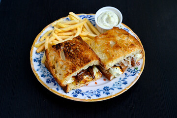 Turkish karisik atom kare  tost ( kasarli bazlama tost) . Sucuklu, Kasarli,  cheddarli, kavurmali...