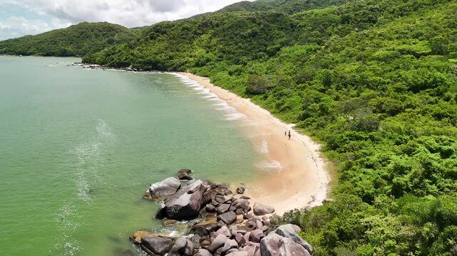 Cardoso Beach, Costeira de Zimbros Trail - Parque Natural Municipal Costeira de Zimbros - Bombinhas, Santa Catarina, Brazil