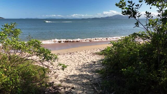 Cardoso Beach, Costeira de Zimbros Trail - Parque Natural Municipal Costeira de Zimbros - Bombinhas, Santa Catarina, Brazil