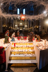 cr&egrave;che &agrave; l'int&eacute;rieur d'une &eacute;glise de la ville de Paris en France