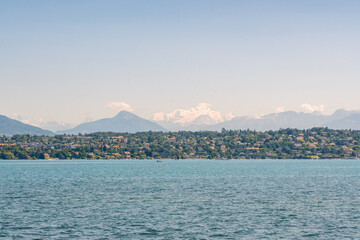 Fototapeta premium le lac Léman , les alpes , le Mont-Blanc depuis Bellevue, Genève