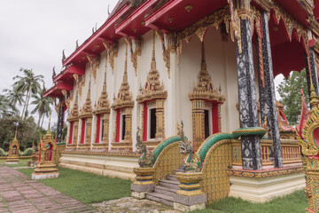 The Beautifully Ornate Exterior of a Stunning Thai Temple Reveals Incredible Architectural Details
