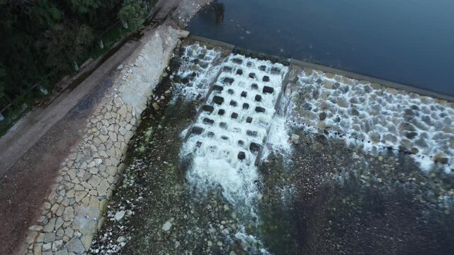 pequena barragem rio mondego