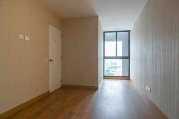 habitacion moderna de departamento, iluminado con ventana a la calle 