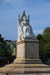 Fototapeta premium Side view of the statue of queen Victoria in Sri Lanka