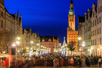 Fototapeta premium Beautiful Christmas tree in the old town of Gdansk at dusk. Poland