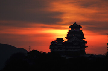 朝焼けと城と曇り