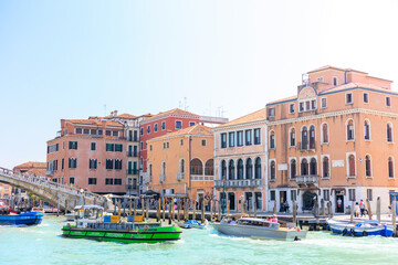 海から見たベネチアの町並み