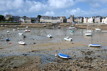 Naklejka premium Port de bretagne à marée basse