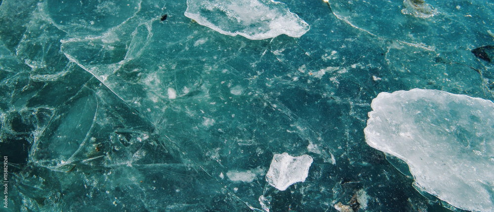 Poster Frost patterns on glass creating intricate and delicate textures in winter