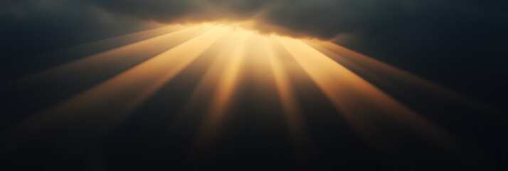 Obraz premium The sun is shining through the clouds, creating a beautiful and serene scene