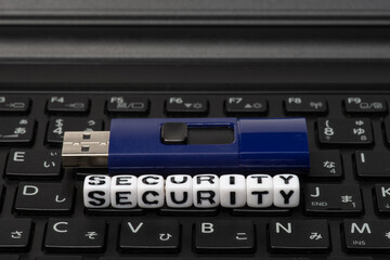 Fototapeta premium USBメモリとsecurityの文字