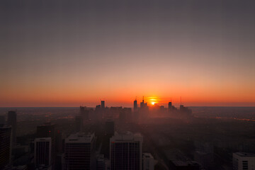 Fototapeta premium Scenic sunset over dark city silhouette