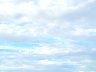 Naklejka premium White Fluffy Clouds in a Blue Sky Skyscape
