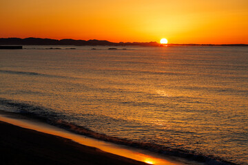 茅ヶ崎海岸の日出、烏帽子岩とサンロード