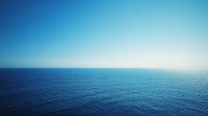 Obraz premium Ocean view under vast clear blue sky with gradient towards horizon
