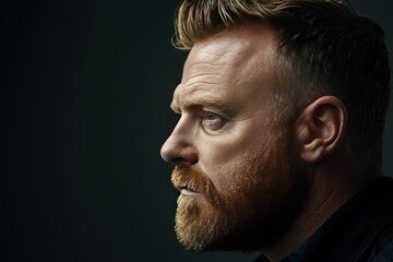 Obraz premium Thoughtful Man in Profile with a Beard and Serious Expression