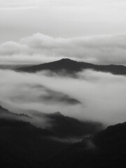 雲海の出る山