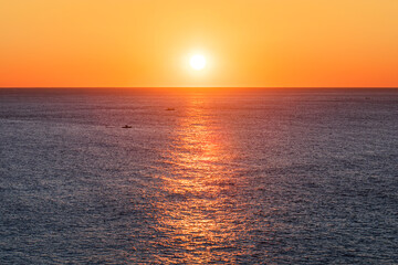 Obraz premium Sea sunrise landscape. rising sun - Ripples sparkle as sunlight shines on the morning sea. Yunseul