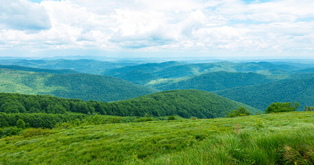 Bieszczady góra góry połoniny las drzewa dolina niebo chmury wiosna lato © Dariusz