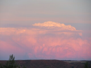 beautiful photo of red clouds reflecting sunlight sunset sunset