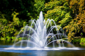 Niesamowita parkowa fontanna © Fotografia1979