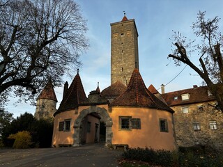 eines der Stadttore mit Einfahrt in Rothenburg ob der Tauber 