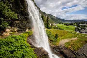 steinsdalsfossen in norwegen