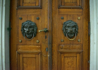 Royal Lazienki Park, river castle doors, tries and river