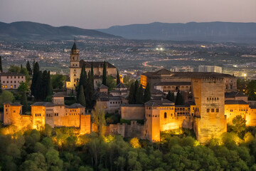 Fototapeta premium Historic Alhambra palace at night in Granada, Andalusia, Spain