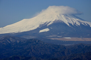 丹沢の檜洞丸より　雲被る富士山
