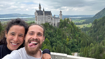 couple traveling selfies