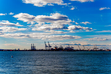 Fototapeta premium cargo ship in port of new york