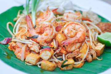 pad thai or stir fried noodle or pan fried noodles