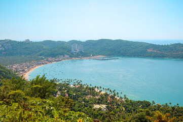 Fototapeta premium Panoramic view of Puerto Marques Bay in Acapulco, Mexico. Several small boats are anchored on the shore of the beach of this tourist destination.