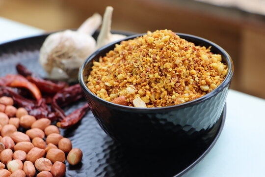Shengdana chutney, Dry peanut garlic chutney made from red chilly and groundnut and garlic which is famous in maharashtra, spicy peanut crunch, Indian traditional food